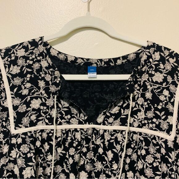 Old Navy Split Neck Boho Top Relaxed Floral Black and White peasant size xxl - Picture 6 of 9